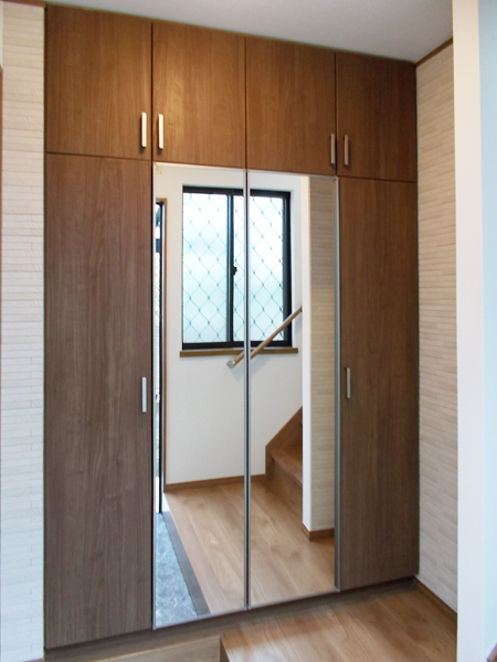 二階に水周りを新設、階段も架け替え二世帯住宅に 二階に水周りを新設、階段も架け替え二世帯住宅に